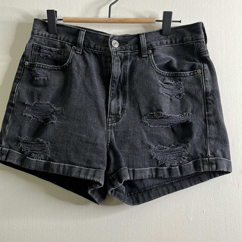 AEO Black Denim Mom Short Cuffed Size 6